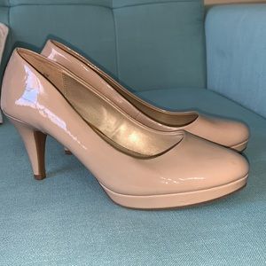 Bandolino Nude heels